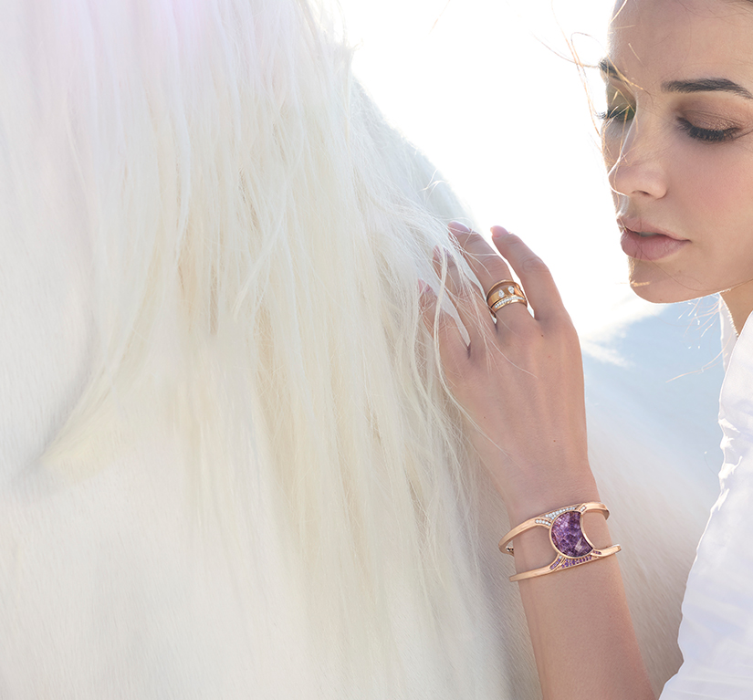 Luxury amethyst ring in 18 karat gold from Zoya Aeterna collection